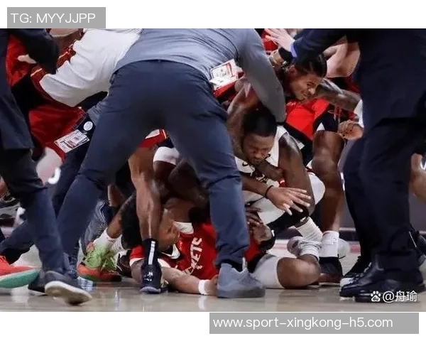 科尔透露巴特勒因脚踝扭伤缺席训练对湖人比赛出战存疑